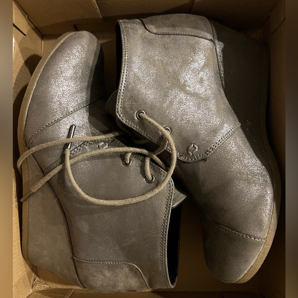Toms Desert Wedge Gunmetal Metallic